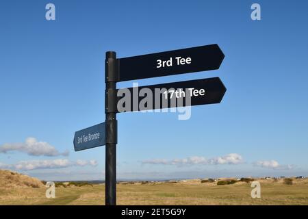 Cartello su St Andrews Links Golf Course indicando 3rd and 17° t con frecce Foto Stock