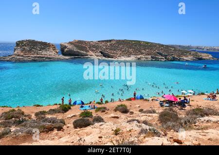 Vista della splendida Laguna Blu sull'isola di Comino, Malta. Foto Stock