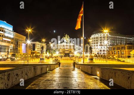 Alessandro il Grande Monumento a Skopje in una bella estate nigth, Macedonia Foto Stock