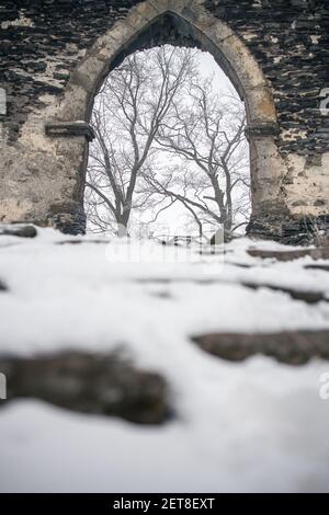 Splendido e misterioso castello medievale - destinazione turistica, storico concetto di punto di riferimento del turismo Foto Stock