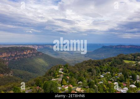 Vista aerea della Valle di Jamison a Katoomba nel Blue Mountains nella regione del nuovo Galles del Sud in Australia Foto Stock