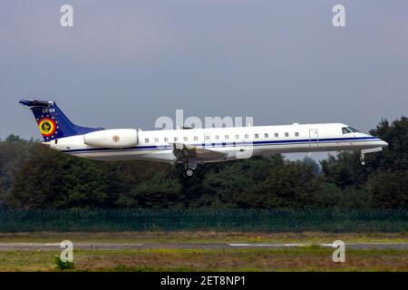 Aereo belga EMBRAER ERJ-145LR atterrato alla Kleine-Brogel Airbase. Belgio - 13 settembre 2014 Foto Stock