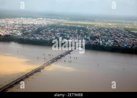 Veduta aerea del Ponte del Porto di Demerara, ponte a pontile in Georgetown Guyana Sud America Foto Stock