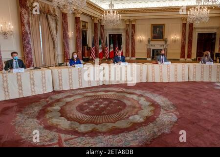 Il Segretario di Stato statunitense Antony Blinken incontra virtualmente il Segretario degli Esteri messicano Marcelo Ebrard del Dipartimento di Stato Harry S. Truman Building 26 febbraio 2021 a Washington, DC. Foto Stock