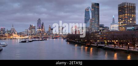 Regno Unito, Inghilterra, Londra, città da Waterloo Lockdown Foto Stock