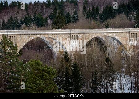 Stanczyki in inverno due viadotti ferroviari storici Polonia settentrionale Foto Stock