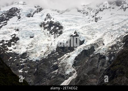 Ghiacciai sospesi sul Monte Sefton nel Parco Nazionale di Aoaraki Mt Cook, alba Foto Stock