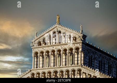 La Cattedrale di Pisa è una cattedrale medievale cattolica dedicata all'Assunzione della Vergine Maria, in Piazza dei Miracoli a Pisa, Italia. Foto Stock