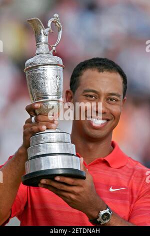 Tiger Woods campione golfer con Claret Jug Trophy dopo aver vinto il campionato Open Golf 2006, Royal Liverpool Golf Club Foto Stock