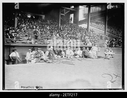 Phila. Atletica leggera piroga prima dell inizio del gioco 1 di 1914 World Series a Shibe Park (baseball) Foto Stock