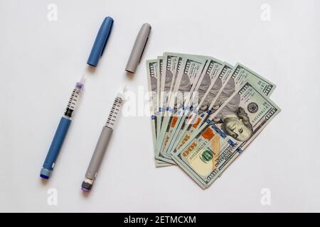 Dollari per acquistare insulina. Insulina per diabetici Foto Stock