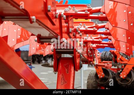 Tecnica agraria. Primo piano di parti dei meccanismi della macchina Foto Stock