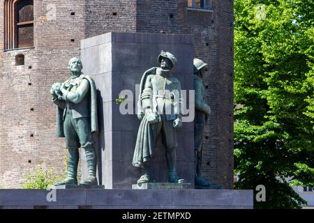 Torino, Italia. 29 Apr 2019. Piemonte, Torino. Monumento a Emanuele Filiberto Duca d`Aosta (comandante della III Armata Italiana non sconfitta nella prima guerra mondiale), Piazza Castello Credit: Agenzia fotografica indipendente/Alamy Live News Foto Stock