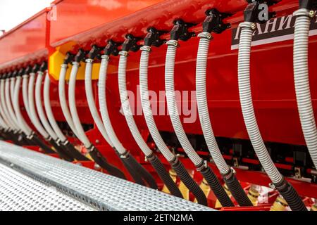 Tecnica agraria. Primo piano di parti dei meccanismi della macchina Foto Stock