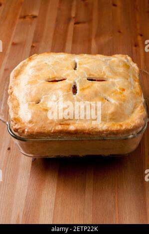 torta al tacchino salato con avanzi natalizi fatti da zero a casa Foto Stock