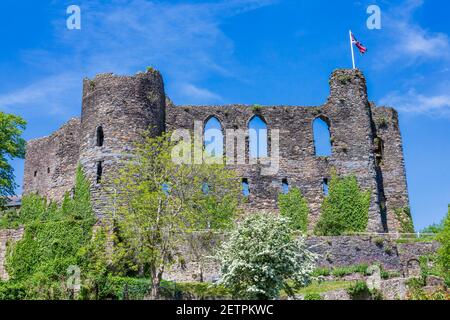 Laugharne Castle in Carmarthenshshire Galles del Sud Regno Unito che è un 12 ° secolo Norman forte rovina con ed è un popolare punto di riferimento della destinazione turistica Foto Stock