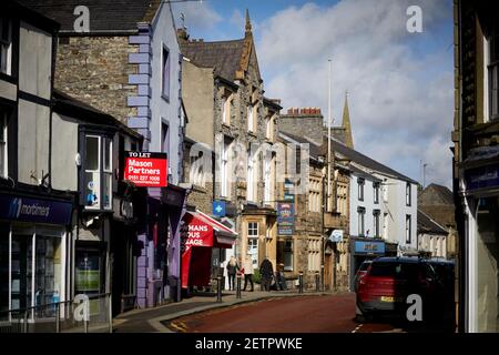 Negozi indipendenti sulla Castle Street nella cittadina di Clitheroe Ribble Valley Nel Lancashire Foto Stock