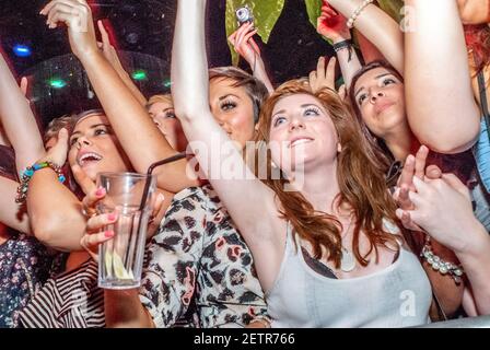 Brighton, 28 ottobre 2010: I Clubbers si godono una serata fuori al nightclub Oceana di Brighton Foto Stock