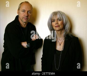 Mark Knopfler e Emmylou Harris a Londra.pic David Sandison 10/2/2006 Foto Stock