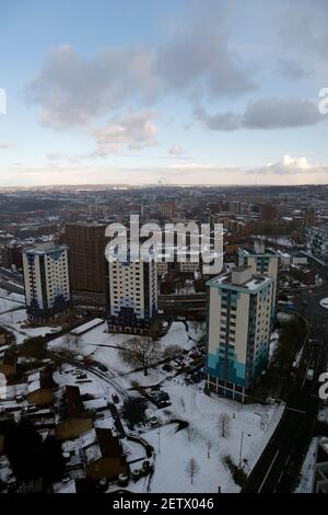 Sheffield città dopo la nevicata Inghilterra Regno Unito Foto Stock