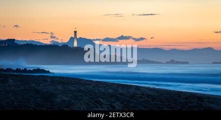 Faro di Biarritz al tramonto, Francia Foto Stock