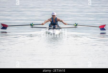 Linz, Austria, mercoledì 28 agosto 2019, FISA World Rowing Championship, Regatta, Start Area, USA PR2 W1X, Madison EBERHARD, Allontanandosi, dal pontile di partenza, nella gara preliminare, [Mandatory Credit; Peter SPURRIER/Intersport Images] 09:38:19 28.08.19 Foto Stock