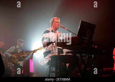 Brian Wilson, il musicista, cantante, cantautore e produttore discografico americano che ha co-fondato The Beach Boys. Esibendosi dal vivo al Festival Theatre di Edimburgo, Scozia. Foto Stock