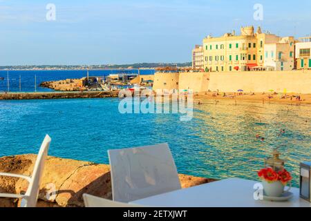 Centro storico di Gallipoli: Spiaggia di Puritate in Salento, Puglia (ITALIA). E' la spiaggia del centro storico di Gallipoli. Foto Stock