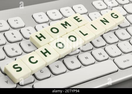 Homeschooling e primo piano della tastiera del PC Foto Stock