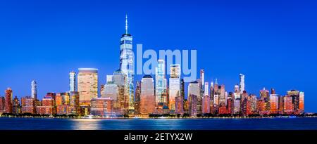 New York. Splendida vista dello skyline di Lower Manhattan dal New Jersey, Stati Uniti d'America. Foto Stock