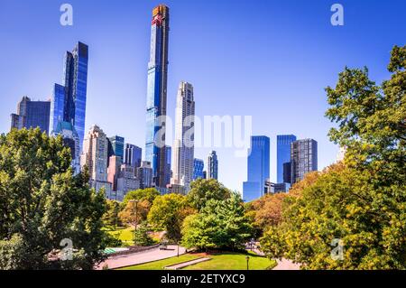 Central Park Autunno e grattacieli nel centro di Manhattan New York City, Stati Uniti d'America Foto Stock