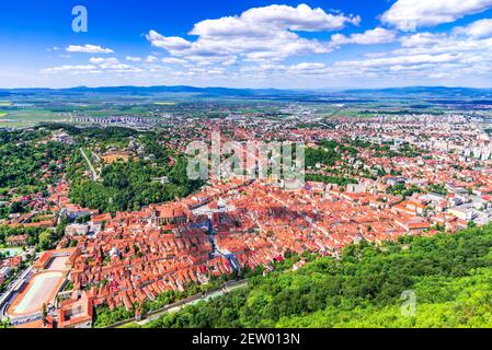 Brasov, Romania - Vista aerea del centro medievale di Brasov in Transilvania Foto Stock