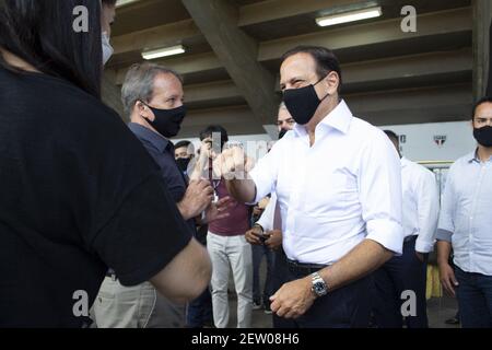 San Paolo, San Paolo, Brasile. 2 marzo 2021. (INT) Governatore di San Paolo visita Drive-Thru COVID-19 Centro vaccinazioni . 2 marzo 2021, San Paolo, Brasile: Il Governatore di San Paolo, Joao Doria è stato in un drive-thru COVID-19 centro di vaccinazione allo Stadio Morumbi a San Paolo, con la presenza del presidente della squadra di calcio di San Paolo, Julio Casares e il segretario comunale di salute Edson Aparecido. Credit: LECO Viana Photos Credit: LECO Viana/TheNEWS2/ZUMA Wire/Alamy Live News Foto Stock