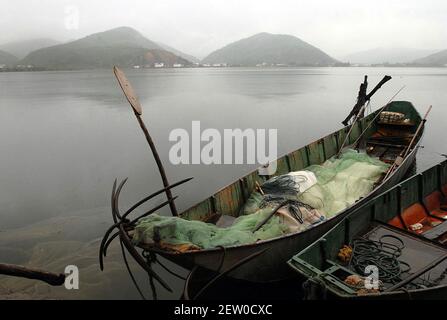 BARCHE DA PESCA SUL LAGO ERHAI VICINO A DALI, PROVINCIA DI YUNNAN, CINA. PIC MIKE WALKER, SETTEMBRE 2007 Foto Stock