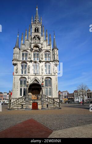 L'imponente Stadhuis in stile gotico (municipio, datato 1450), si trova sulla Markt (piazza principale), Gouda, South Holland, Paesi Bassi Foto Stock