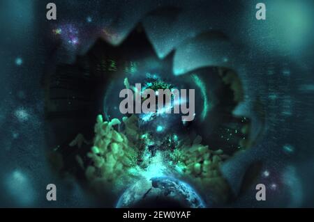 Fotomontaggio di un fiore e del cosmo con un occhio al centro e il pianeta terra in primo piano Foto Stock