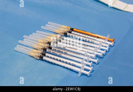 Roma, Italia. 2 marzo 2021. Siringhe pronte per essere preparate con la vaccinazione anti-Covid 19 Credit: Stephen Bisgrove/Alamy Live News Foto Stock