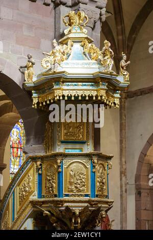 Francia, Bas Rhin, Selestat, 1733 pulpito della chiesa di Sainte Foy costruito durante il 12 ° secolo in stile romano Foto Stock