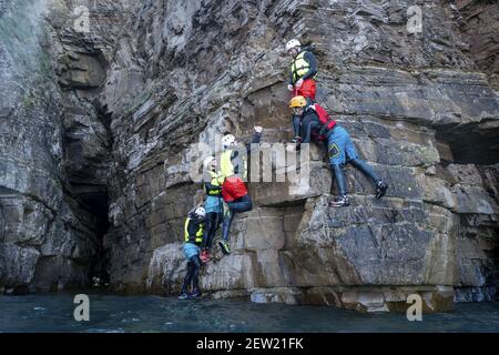 Francia, Cotes d'Armor, Plouha, costeggiare su una mattina d'autunno sulle scogliere di Plouha Foto Stock