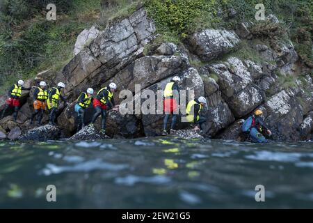 Francia, Cotes d'Armor, Plouha, costeggiare su una mattina d'autunno sulle scogliere di Plouha Foto Stock