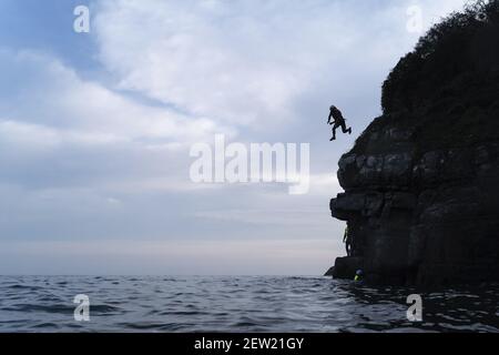 Francia, Cotes d'Armor, Plouha, costeggiare su una mattina d'autunno sulle scogliere di Plouha Foto Stock