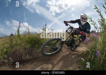 Svizzera, Canton Vallese, Morgins, discesa in mountain bike nella località Foto Stock