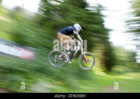 Svizzera, Canton Vallese, Morgins, discesa in mountain bike nella località Foto Stock