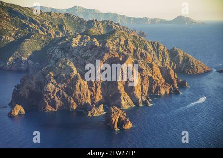 Francia, Corse du Sud, Golfo di Porto, patrimonio mondiale dell'UNESCO, Riserva Naturale di Scandola (vista aerea) Foto Stock