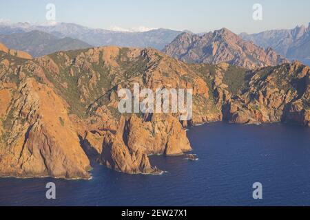 Francia, Corse du Sud, Golfo di Porto, patrimonio mondiale dell'UNESCO, Riserva Naturale di Scandola (vista aerea) Foto Stock