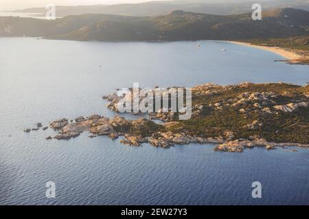 Francia, Corse-du-Sud (2A), Pointe de Murtoli (veduta aerea) Foto Stock