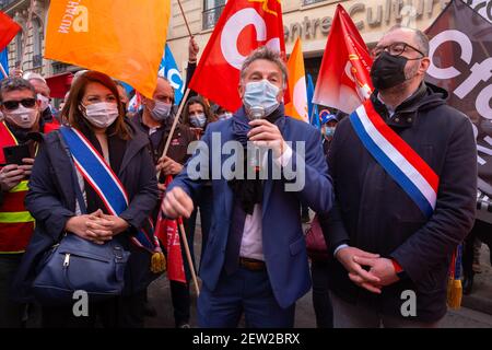 fabien Roussel, deputato e membro del Partito comunista francese (PCR), interviene durante la manifestazione contro l'OPA de Veolia, fuori dalla sede centrale di Veolia, in rue la Boétie, Parigi, Francia, il 02 marzo 2021. Ancora contrari all'offerta di acquisto di Véolia per Suez, i dipendenti del secondo fanno conoscere la loro insoddisfazione. Foto di Pierrick Villette/Avenir Pictures/ABACAPRESS.COM Foto Stock