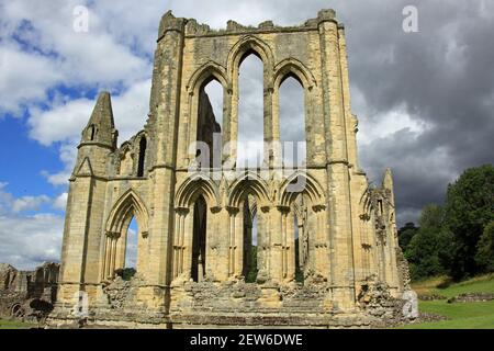 Vista dell'abbazia di Rievaulx, North Yorkshire, Regno Unito Foto Stock