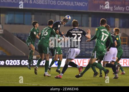 LONDRA, INGHILTERRA. IL 2 MARZO Jake Cooper di Millwall si dirige al gol durante la partita del campionato Sky Bet tra Millwall e Preston North End al Den, Londra, martedì 2 marzo 2021. (Credit: Ivan Yordanov | MI News) Credit: MI News & Sport /Alamy Live News Foto Stock