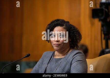 Shalanda D. Young appare davanti a un Comitato del Senato per l'audizione del bilancio per esaminare la sua nomina a Vice Direttore dell'Ufficio di Gestione e bilancio, nel Palazzo degli uffici del Senato Dirksen a Washington, DC, martedì 2 marzo 2021. Credito: Rod Lamkey/CNP/MediaPunch Foto Stock